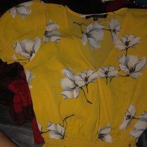 Yellow floral v neck. Size S